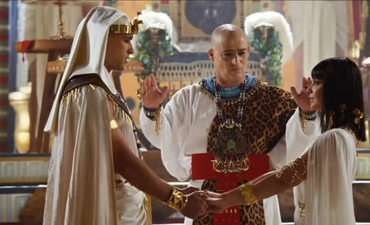 Ramsés e Nefertari se casam no palácio; veja como foi (Reprodução)